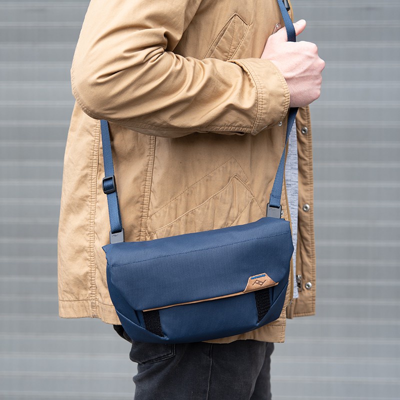 Peak Design Field Pouch V2 กระเป๋าจัดระเบียบปรับเป็นสะพายไหล่ สลิง และคาดเอวได้