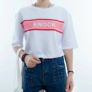 เสื้อสีกรีนลายอักษร Knock🌈🍑🐝