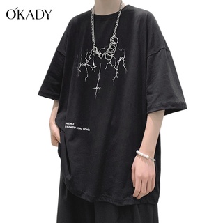 OKADY เสื้อยืด ฤดูร้อนผู้ชายแฟชั่นเสื้อยืดสีทึบรอบคอหลวมแขนสั้นแนวโน้มลำลองระบายอากาศครึ่งแขน เสื้อยืดผู้ชาย