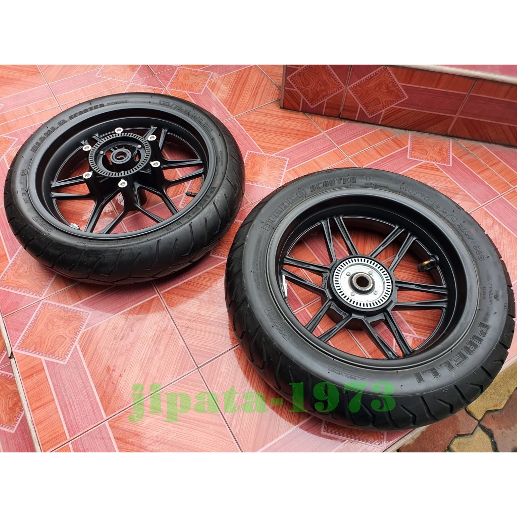 (Forza 300 ปี 2018) ชุดวงล้อแม็กหน้า-หลัง พร้อมยาง Honda Forza 300 ปี 2018 แท้ (สินค้าตำหนิ ขายเป็นค