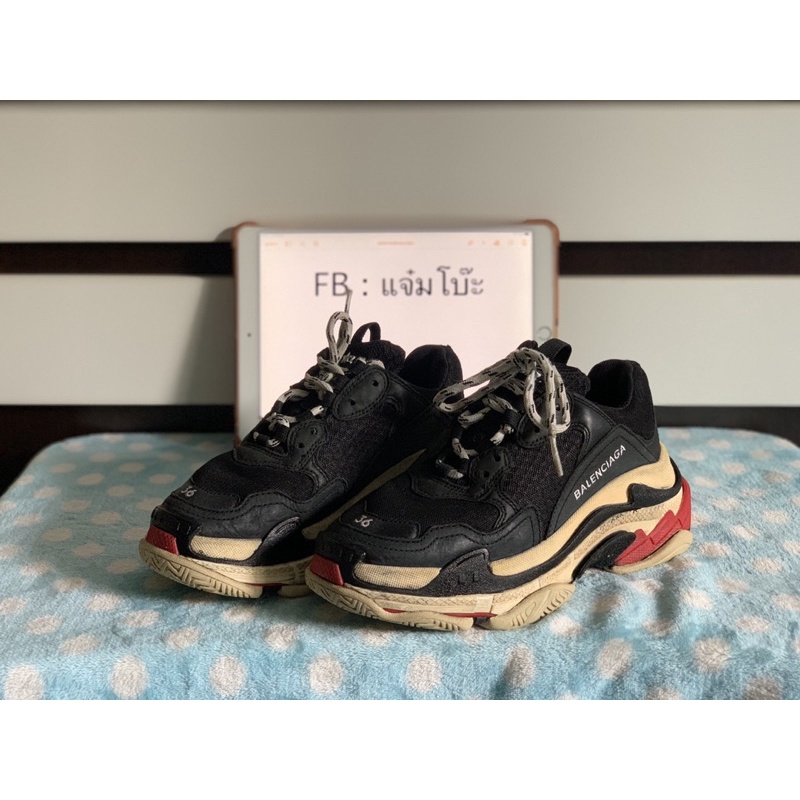 รองเท้า Balenciaga Triple S lace-up sneakers  Size 36 cm มือสองสภาพสวยมาก ของแท้100% รองเท้าผ้าใบ รองเท้าลำลอง