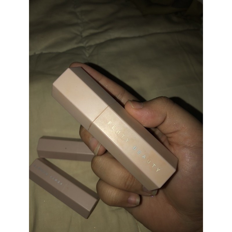 fenty beauty แท้100% สติ้กแท่ง รองพื้นติดทนมช้เป็นเชดดิ้งได้