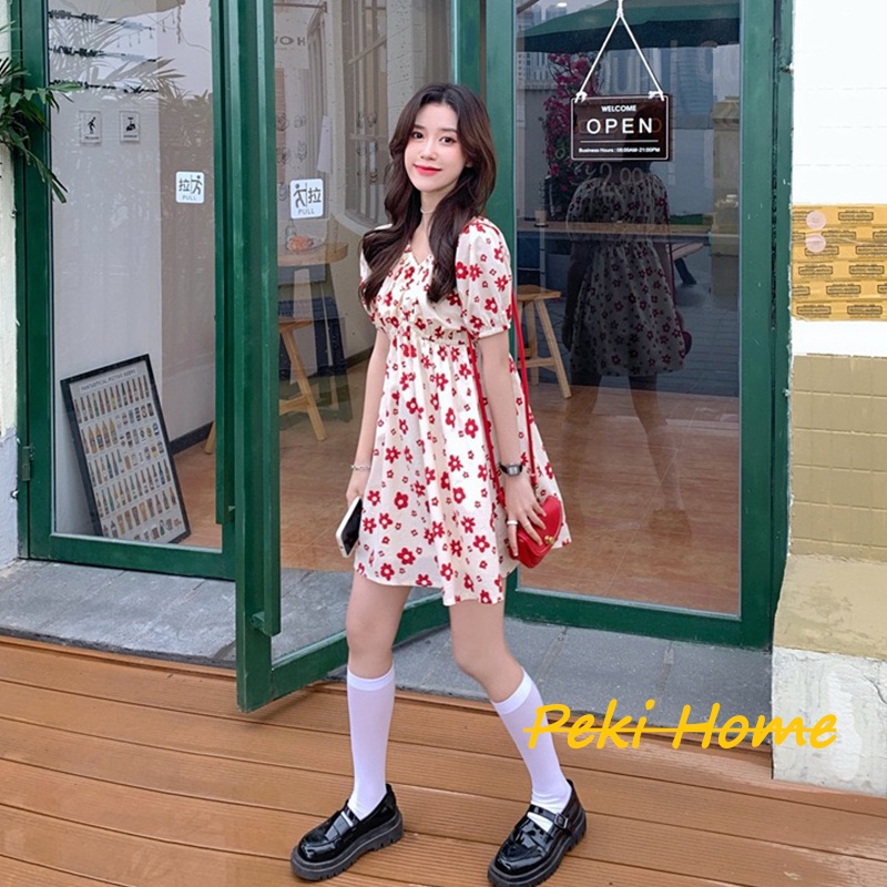 ชุดกระโปรงลายดอกไม้สาวฝรั่งเศส งานน่ารักใส่ไปเที่ยวคาเฟ่ ใส่เดินชายหาดสวยๆ ชุดเดรสกระโปรงบานคอวีแขนสั้น
