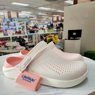 ส่งจากกรุงเทพ LiteRide CROCS ของผู้หญิงรองเท้าชายหาดเปลือยสีชมพูรองเท้าชายหาด