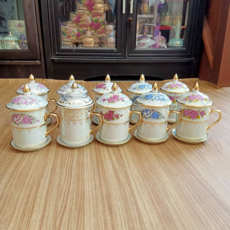 แก้วเบญจรงค์(10ชุด)กุลาบโบตั๋นมุกเส้นทองคละลายพร้อมกล่องกระดาษลายไทยสวยหรูงานปราณีตสุดคุ้ม