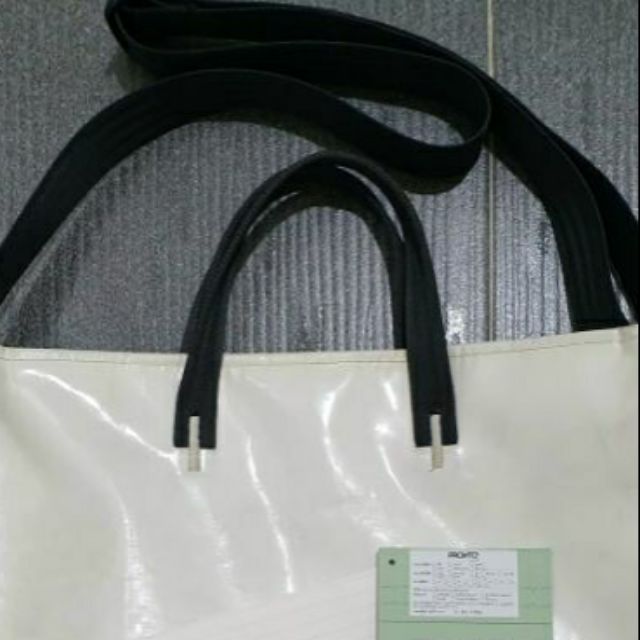 Freitag รุ่น BOB  กระเป๋าสะพาย (sold)