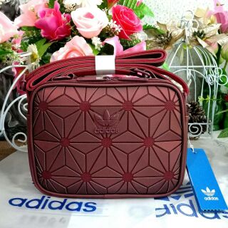 🐩ADIDAS SHOULDER BAG 3D (Red wine) 🐩
กระเป๋าสะพายข้าง ครอสบอดี้ แนว SPORT  สีแดงไวน์