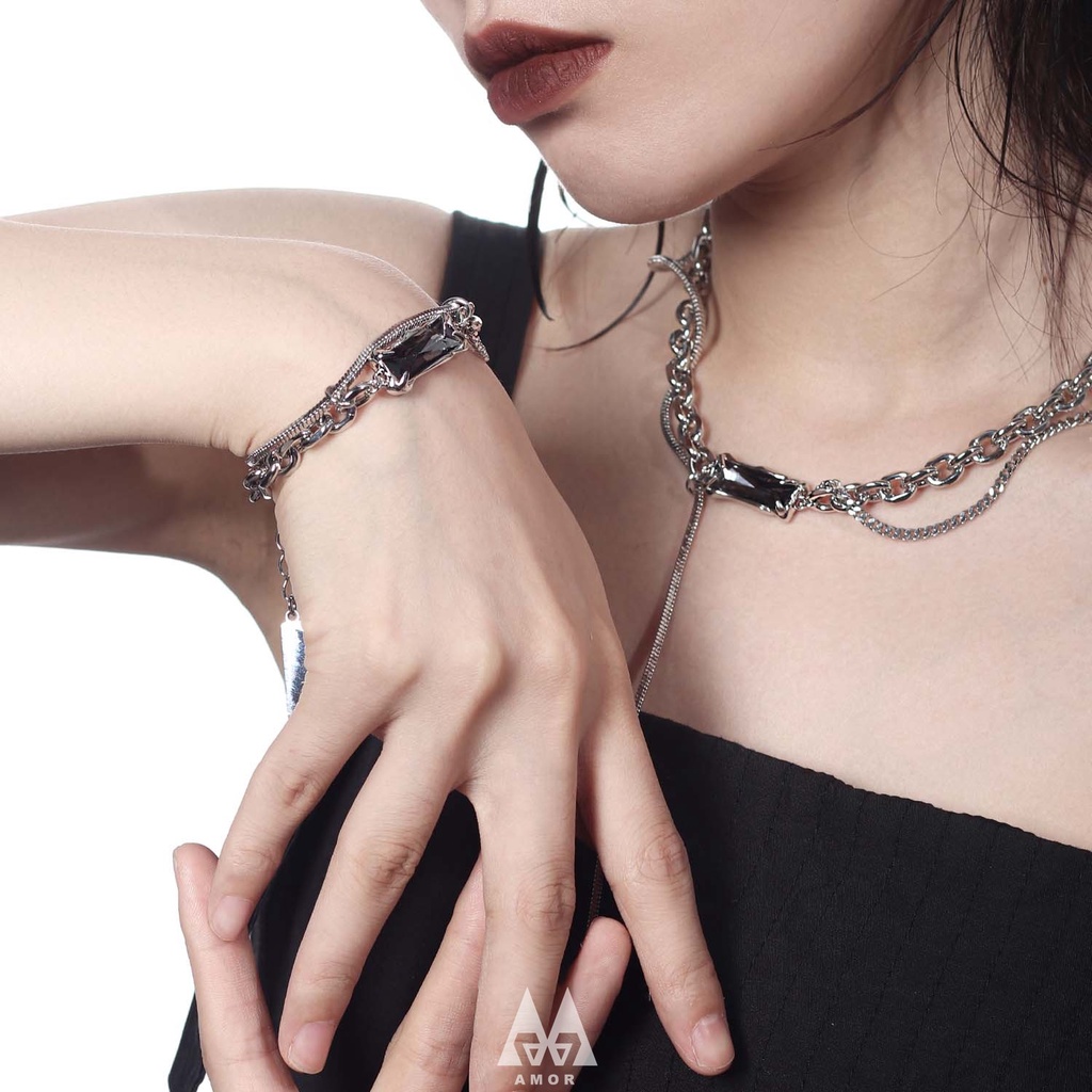สร้อยข้อมือเหล็กไทเทเนียม ประดับเพทาย สีดํา เครื่องประดับแฟชั่น สไตล์ฮิปฮอป สุดเท่ เหมาะกับทุกเพศ