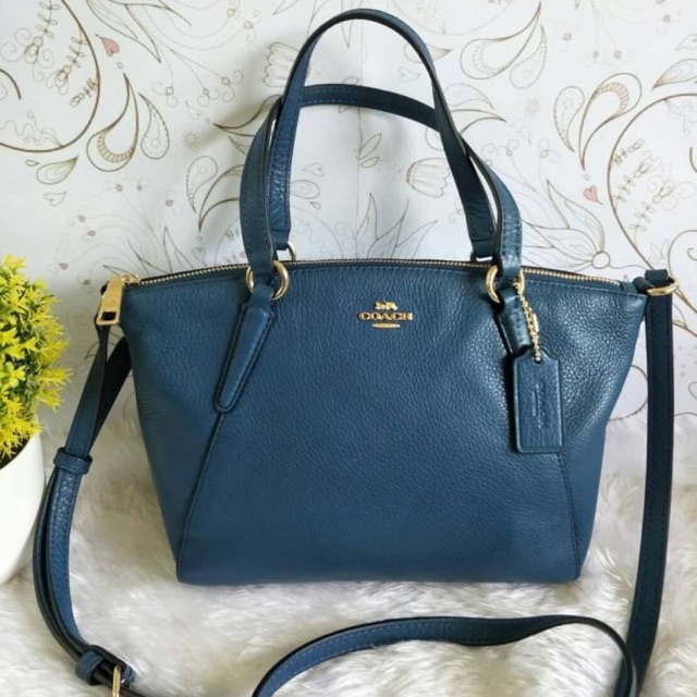 New COACH ทรง พัด ไซส์เบบี๋ 10 นิ้ว น่ารักๆค่ะ พร้อมส่ง ขนาด 10 3/4" (L) x 6 3/4" (H) x 3" (W)
