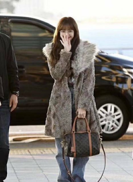 Used Like NEW!! CL Boston Bag ทรงหมอนยอดฮิต ตามแบบฉบับ Lisa