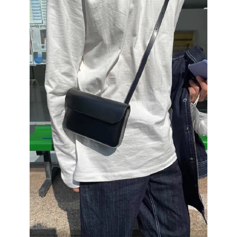 พร้อมส่ง NEW ARRIVEL！Cross body bag สไตล์vintage minimal แต่งตัวง่าย เข้ากับทุกLOOK /so important
