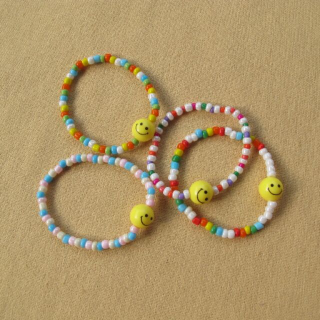 เอ็นยืดหน้ายิ้ม ลูกปัด Handmade💛💛💛วัดและเผื่อความยาวด้วยร้านจะทำตามความยาวที่กดสั่งมาไม่เผื่อให้นะคะ