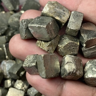 PY30M ไพไรต์ ( Pyrite ) ขนาดเล็ก ชุดละ 30 กรัม เพชรหน้าทั่ง หินแร่ หินนำโชค หินเสริมดวง ของแท้ธรรมชาติ