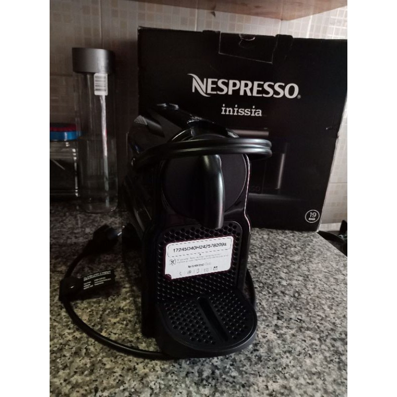เครื่องชงกาแฟ nespresso inissia มือสอง สภาพใหม่ ไม่มีตำหนิ แถมฟรี แคปซูล 1 แถว (10 แคปซูล)