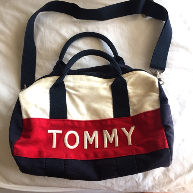 (แท้จาก USA) กระเป๋าสะพาย Tommy Hilfiger กระเป๋ายอดฮิต Tommy hilfiger duffle bag ถอดสายได้