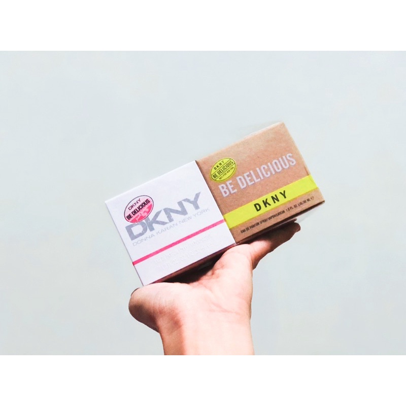 น้ำหอม DKNY DELICIOUS สีชมพูและเขียว ป้าย kingpower