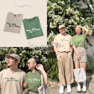 เสื้อคู่ 𝗼𝗻𝗲 𝗱𝗮𝘆 𝗮𝘁 𝗮 𝘁𝗶𝗺𝗲 cotton 100% อ่านรายละเอียดสินค้าก่อนสั่งซื้อน้า