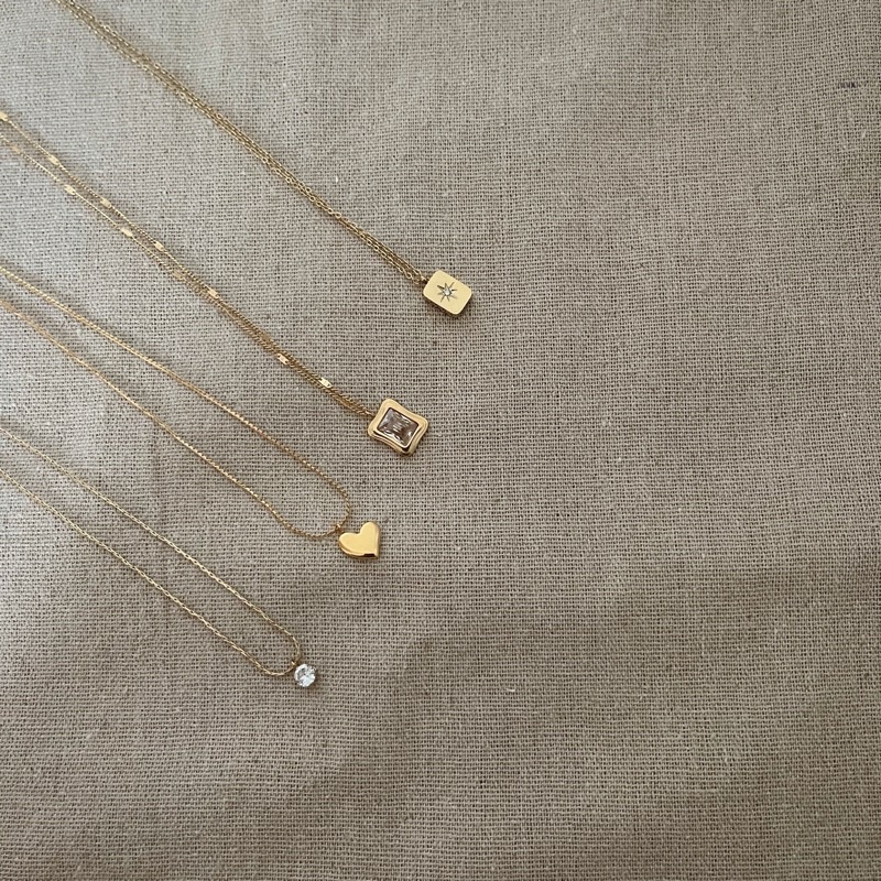 [ ไทเทเนียมไม่เป็นสนิม ] [รับประกัน 12 เดือน ] ด้ายบาง เช็ก สร้อยคอไทเทเนียมสแตนเลส รุ่น ลาเรน.เครื่