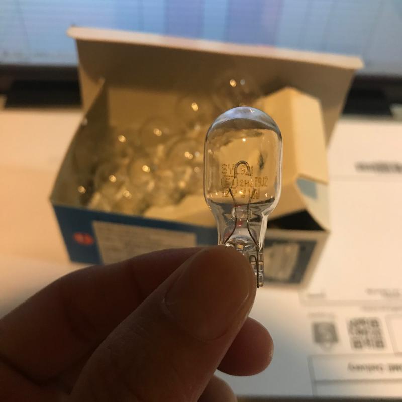 หลอดไฟรถยนต์ หลอดไฟเสียบกลาง osram แท้ T15 w16w 12V 16w