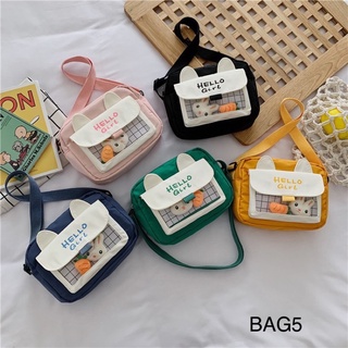 กระเป๋าสะพายข้างมีกระต่ายและแครอท เป็นผ้าร่มกันน้ำให้ด้วย BAG5