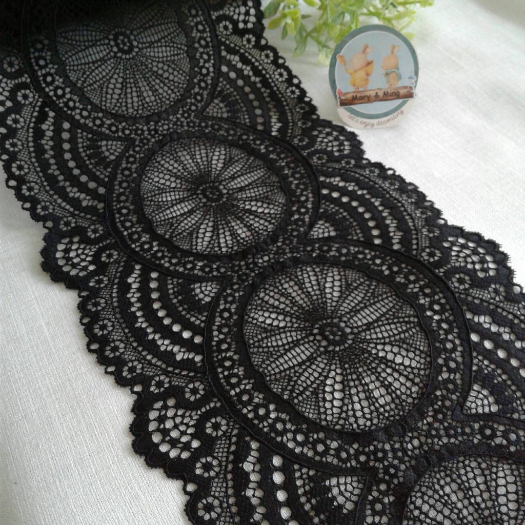 ลูกไม้ยืด สีดำ Taiwan Lace หน้ากว้าง 16 ซม. ความยาว 1.60 เมตร ( 160 ซม. ) ราคา 105 บาท / ลูกไม้ ผ้าล