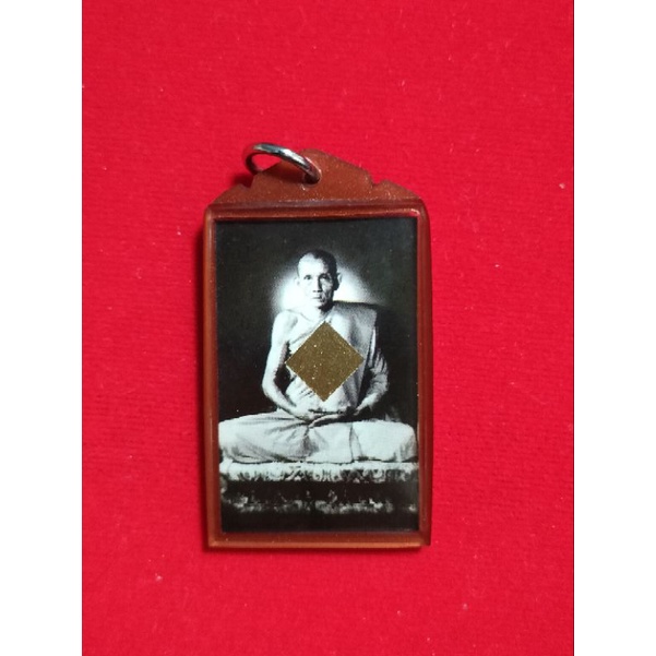 รูปถ่ายหลวงพ่อกวย ปี58 หลังยันต์ตุ๊กตายอดนิยม