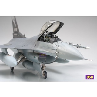 Tamiya โมเดลเครื่องบินรบ 1/48 F-16C 61101