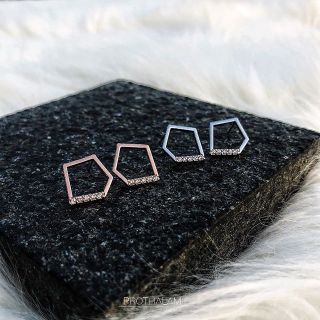 Premium Minimal Import Silver Diamond Earrings ต่างหู ตุ้มหู พรีเมียม มินิมอล ประดับ เพชร ก้านเงิน สำหรับ ผิวแพ้ง่าย
