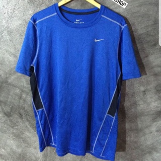 เสื้อออกกำลังกาย Nike