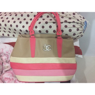 ส่งต่อกระเป๋าค่ะ300 ส่งฟรี