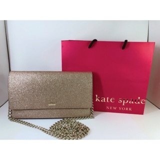 กระเป๋า Kate Spade มีสายโซ่สะพายยาวหรือถอดสายถือเป็นคลัชได้ ขนาด 9”สีโรสโกลด์ สภาพดีค่ะ