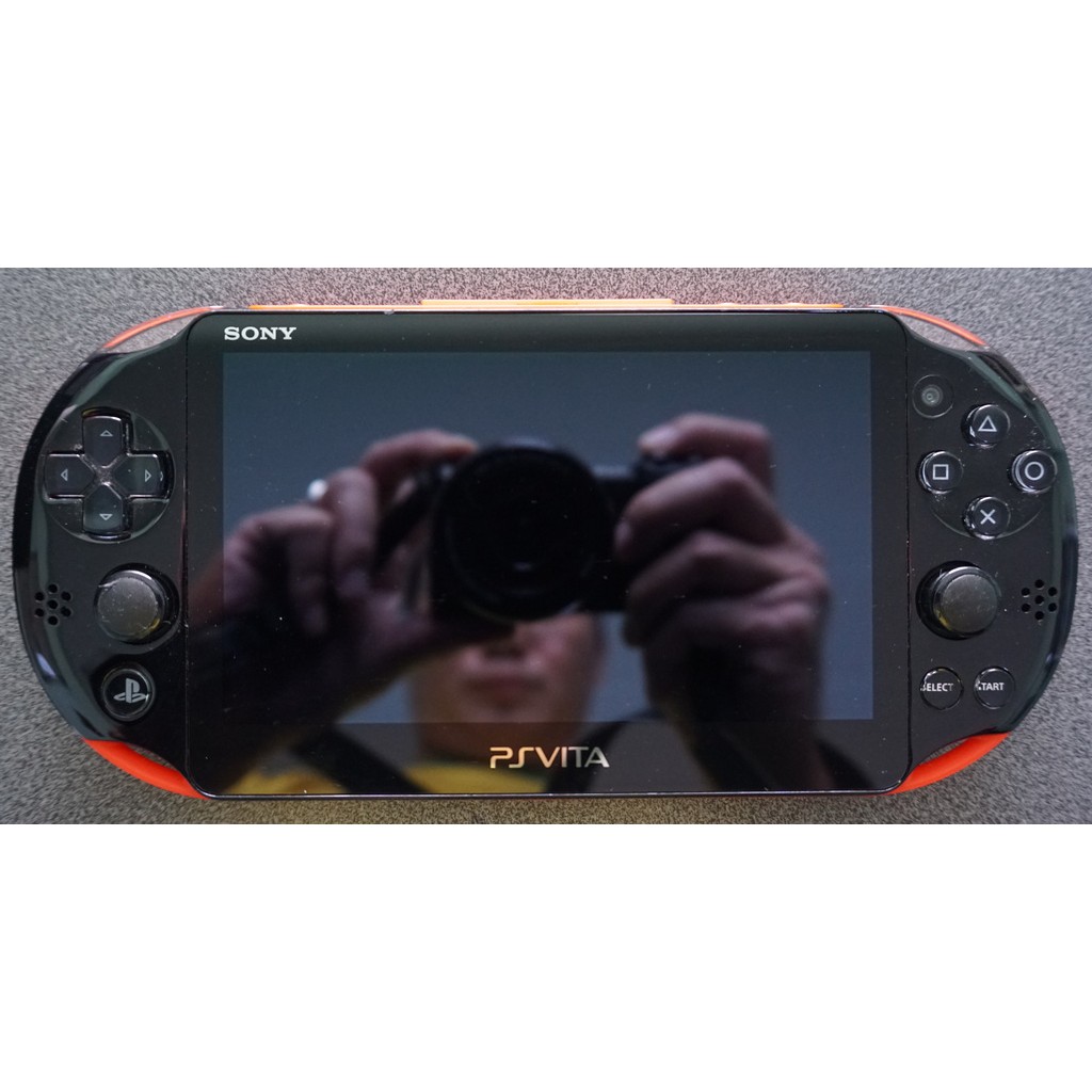 ขาย PS Vita Slim (รุ่น 2000) สีดำ-แดง มือสองญี่ปุ่น แปลงแล้ว + เมม SD2Vita 32 GB ราคา 4,000 บาท