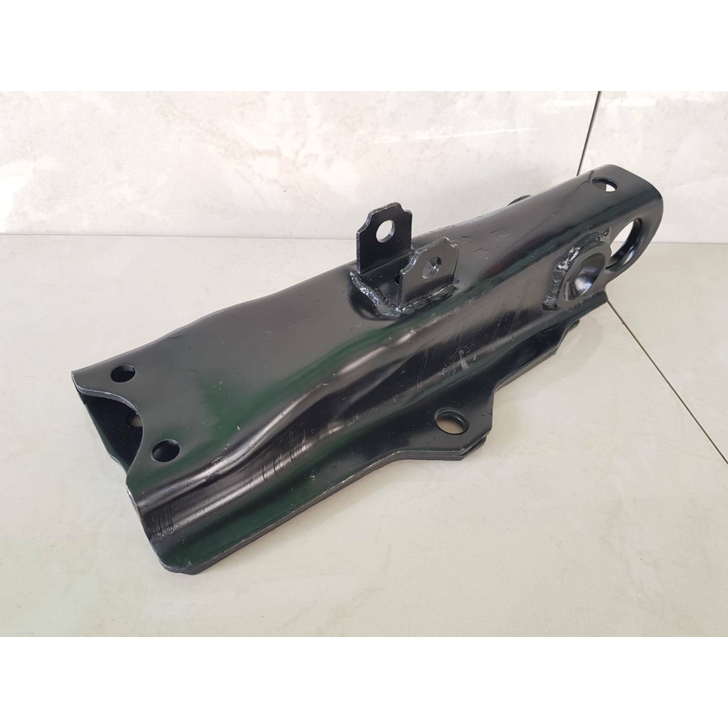 ปีกนกล่าง ISUZU TFR 2.5,4JA1 ข้างLH(ซ้าย) ข้างRH(ขวา) อันละ850บาท