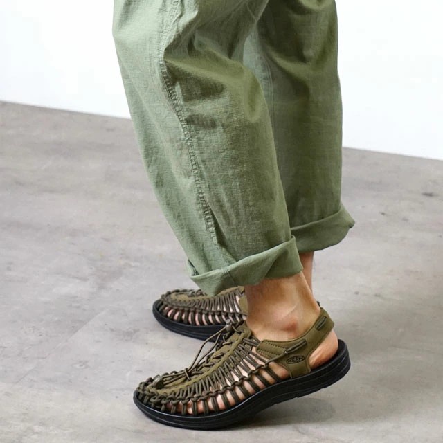 [ลด30% เก็บโค้ด 2509FASHDD] KEEN Men Uneek - Olive/Black รองเท้า คีน แท้ รุ่นฮิต ผู้ชาย
