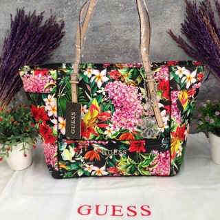 กระเป๋าสะพายแบรนด์ Guess แท้ 🍭