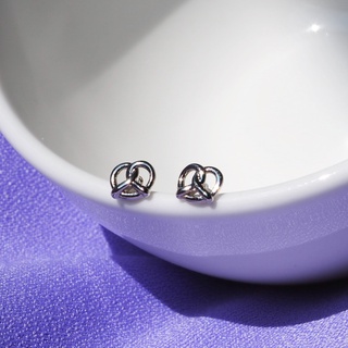 YVIS tiny pretzel silver stud