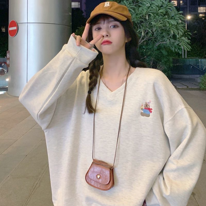 Christmas clothing new V-neck pullover sweater women's loose BF bear embroidery student Top easy mat