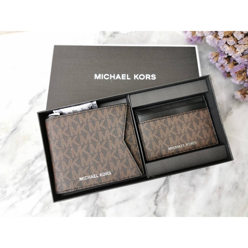 Michael​Kors​ Boxset​ Gifting Box Set Come with 1 bifold wallet and 1 card case MK signature coated canvas