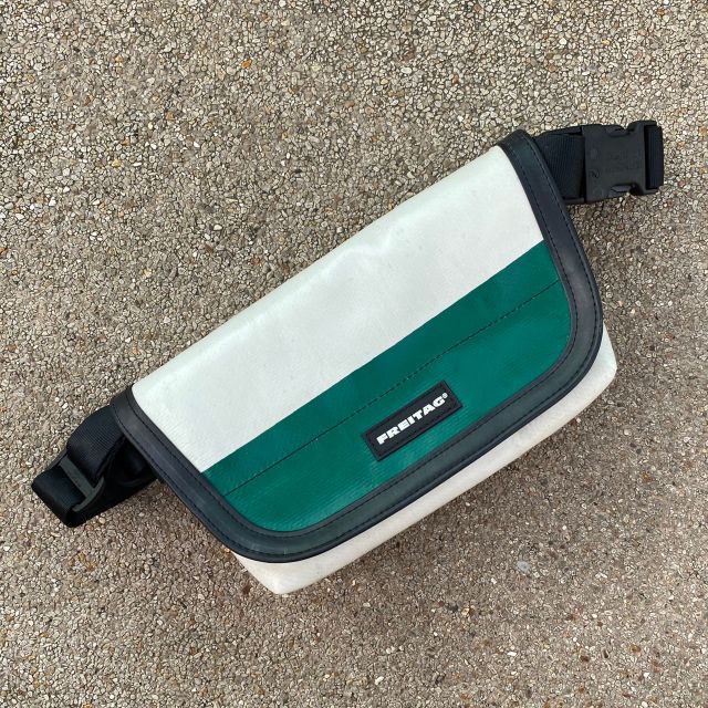 กระเป๋า Freitag Messenger bag
รุ่น F153 JAMIE ผ้าใบสีขาว สกรีนสีเขียว มือ 1