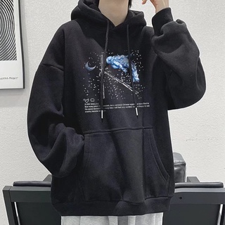 เสื้อกันหนาวแขนยาว มีฮู้ด พิมพ์ลายการ์ตูนนักบินอวกาศ ดาว ทรงหลวม โอเวอร์ไซซ์ สไตล์เกาหลี เหมาะกับฤดูใบไม้ร่วง สําหรับผู้ชาย และผู้หญิง ไซซ์ M - 8XL