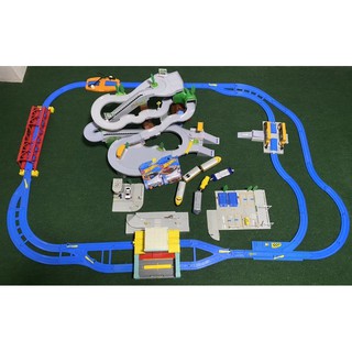 🚂รถไฟTomyพร้อมชุดรางรถไฟและรางรถเหล็กTomica พร้อมอุปกรณ์ประกอบฉาก Tomica