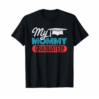 [S-5XL]เสื้อเชิ้ต Gildan | ตุ๊กตา My Mommy Graduated น่ารัก สําหรับลูกชาย และลูกสาว