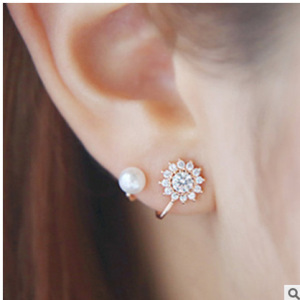 Korea Rhinestone Snowflake Pearl Ear Clip Earrings