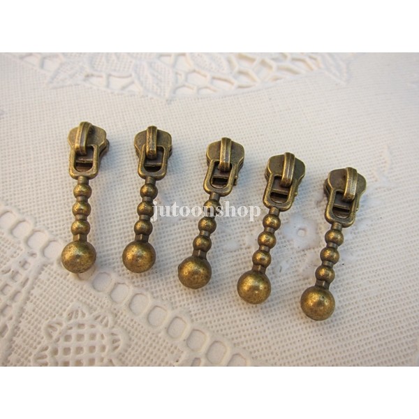 หัวซิปเบอร์ 3 พร้อมลูกตุ้ม สีทองเหลือง (5 อัน/แพ็ค)