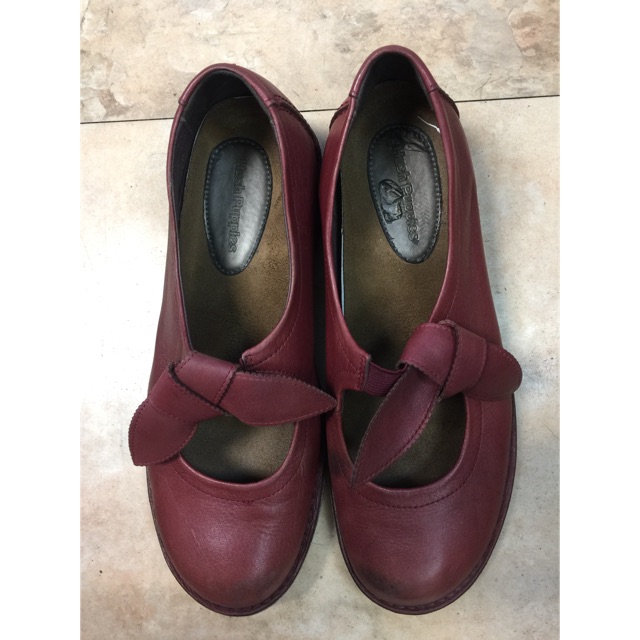 รองเท้า hush puppy