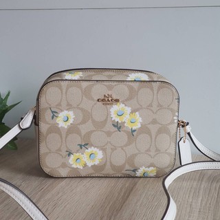 🌼 COACH MINI CAMERA BAG