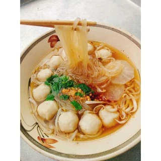 ก๋วยเตี๋ยวหมูน้ำใสกึ่งสำเร็จรูปน้ำชุปอร่อย เส้นเหนียวนุ่ม