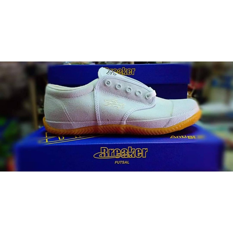 รองเท้า breaker futsal
