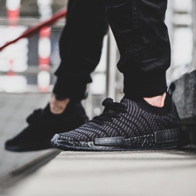 พร้อมส่ง (ของแท้ 💯%) ADIDAS NMD R1 STLT PK (CQ2391)