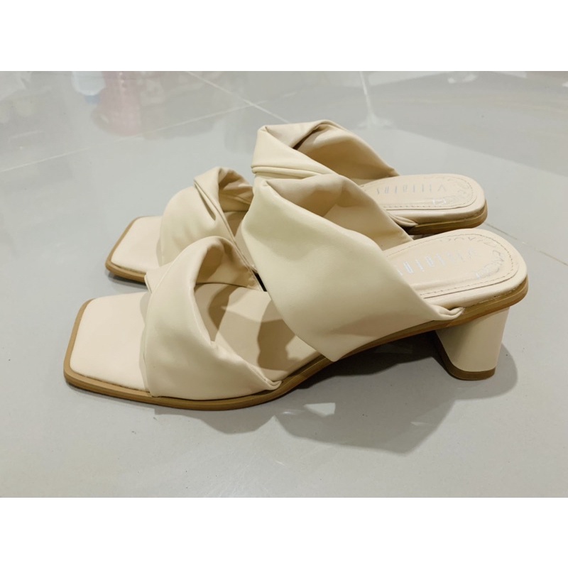 รองเท้าแตะมีส้น David Engel Villains sf รุ่น sadi สี beige